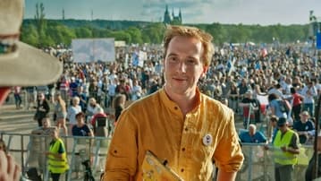 Ilustrační obrázek k Falešná fotografie spojuje žháře z Pardubic s Minářem a Halíkem