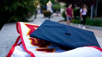 Ilustrační obrázek k Zákon o zpoplatnění vysokých škol se nechystá, příspěvek šíří smyšlené informace