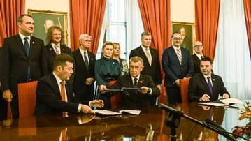 Ilustrační obrázek k Falešný průzkum volebních preferencí vznikl úpravou staršího grafu, zdvojnásobuje podporu SPD a Motoristů